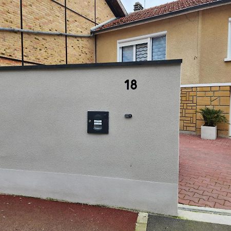 Studio, Pas De Collocation Possible Warmeriville Luaran gambar