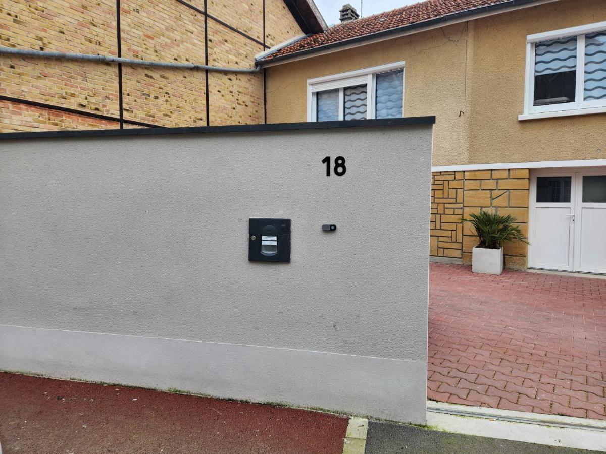 Studio, Pas De Collocation Possible Warmeriville Luaran gambar
